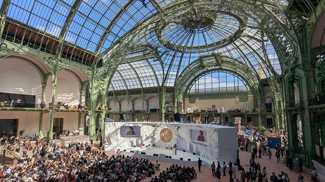 Vom Abgrund aus gedacht – Paris sucht Lösungen