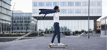 City Mann Skateboard Großstadt