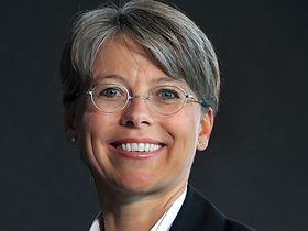 Claudia Demmel AXA