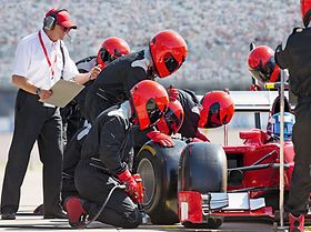  DEEPOL by plainpicture/Sam Edwards