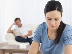 Depression Paar Sofa