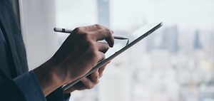 Detailaufnahme Tablet Hand