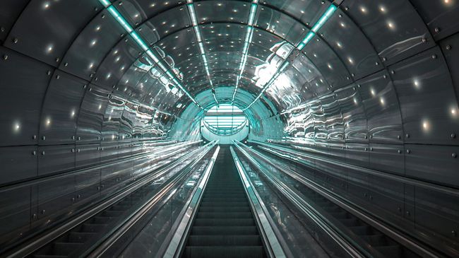 Digitalisierung Rolltreppe Zukunft KI Treppe aufwärts