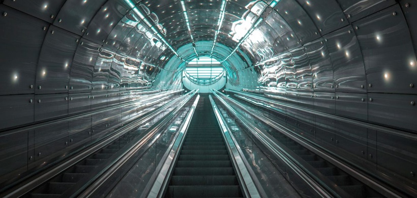 Digitalisierung Rolltreppe Zukunft KI Treppe aufwärts