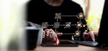 Dokumentenmanagement Files Mann Tablet Smartphone