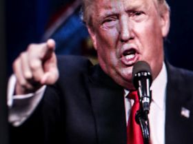 Donald Trump zeigt mit dem Finger auf jemanden