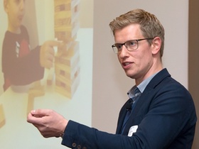 Dr. Bastian Halecker