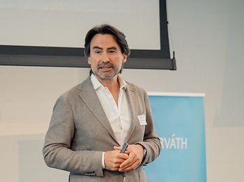Dr. Christoph Bauer