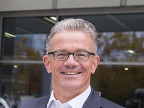 Dr. Stefan Niemand