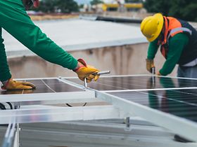 Bauarbeiter Photovoltaik