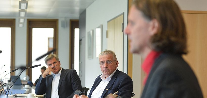 Oliver Rühr, Clemens Kuhlemann, Timo Leukefeld beim DW-Expertengespräch