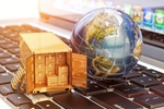 E-Commerce Weltkugel Paletten Pakete Logistik Fracht