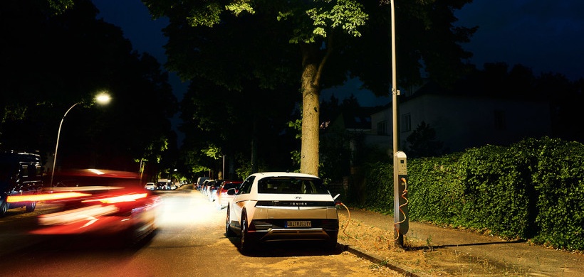 E-Mobilität Ladesäule Straßenlaterne