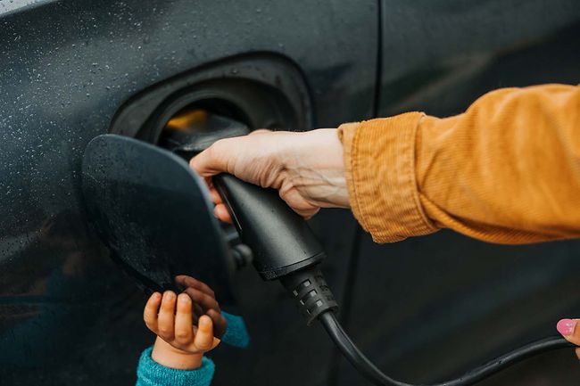 Praxis-Tipp : Firmenwagen mit Elektroantrieb: So versteuern Unternehmer die Privatnutzung