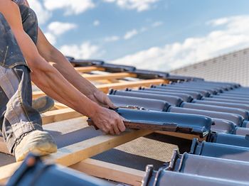Einfamilienhaus Neubau Dachdecker Keramikziegel Ziegel Dach