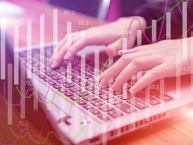 Eingabe von Daten auf Laptop_pixabay