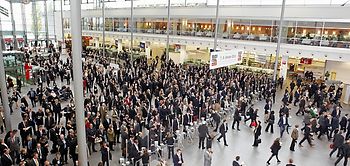 Eingangsbereich mit Besuchern, Messe München, Expo Real
