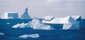 Eisschollen im Wasser