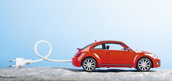 Elektroauto E-Auto Spielzeugauto Stromstecker 