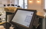 Elektronische Kasse mit Touchscreen in Bäckerei