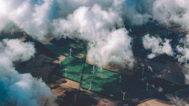 Grüne Energie: wie Unternehmen Nachhaltigkeit und Wirtschaftlichkeit verbinden können