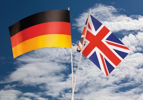 Faehnchen in den deutschen und englischen Nationalfarben