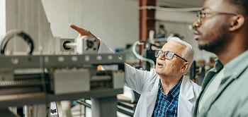 Erklärung alter Mann für Schüler