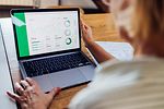 ESG Bericht Laptop mit Daten