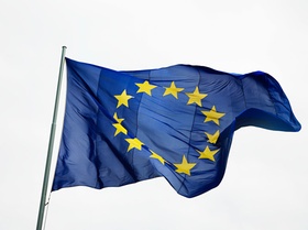 EU-Flagge im Wind