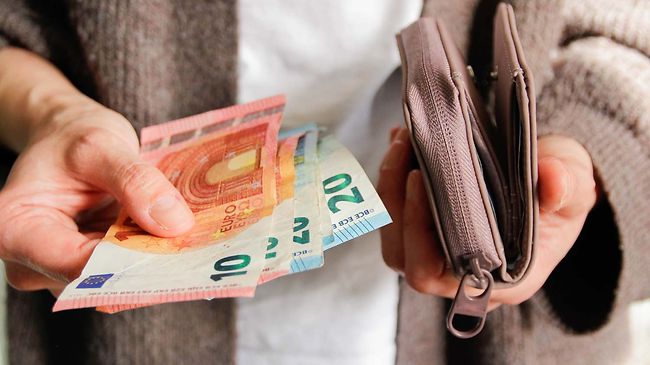 Euro-Banknoten in der Hand