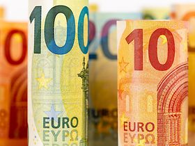 Euro-Scheine gerollt