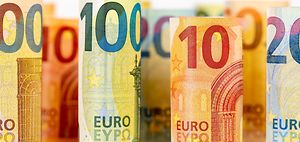 Euro-Scheine gerollt