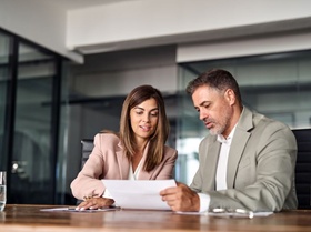 Büro Finanzen Bank Finanzierung Diskussion Führungskräfte