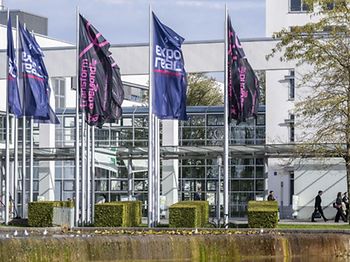 Expo Real Messehalle Eingang Messe Fahnen