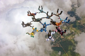 Fallschirmsprung Formation Netzwerk