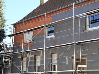 Fassade Dämmung Wohnhaus Baugerüst Sanierung