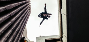 LSG: Arbeitsunfall nach Akku-Explosion im Homeoffice