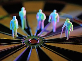 Figuren auf Dartscheibe