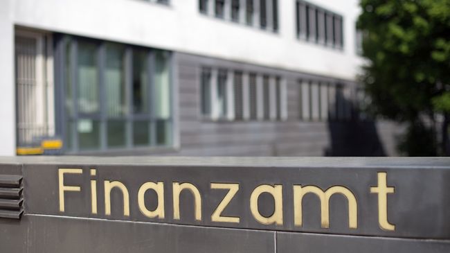 Finanzamt Schriftzug Detail