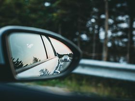 Firmenwagen Privatnutzung fahren autofahren Rückspiegel 