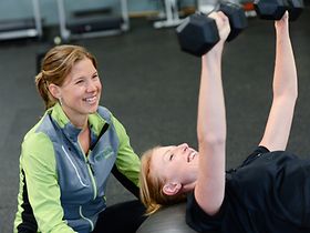 Fitnesstrainerin, Hanteltraining, Sport