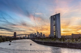 Frankfurt EZB Skyline Sonnenuntergang