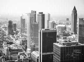 Frankfurt Main Bankenviertel Banken Bürogebäude schwarz-weiß