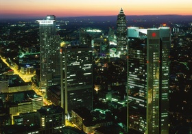 Frankfurt, Skyline bei Nacht von oben, Hessen, Deutschland