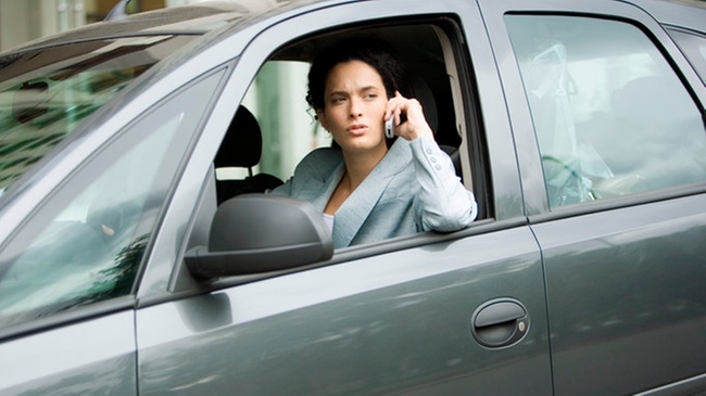 Smartphone & Co beim Autofahren