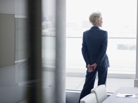 Frau Business Fenster Gebäude Ausblick