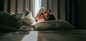 Frau im Bett