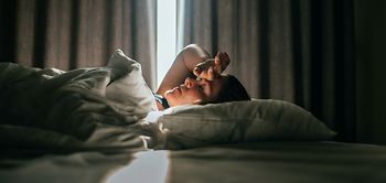 Frau im Bett