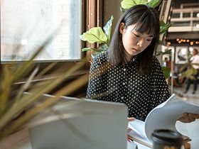 Frau Laptop Studium