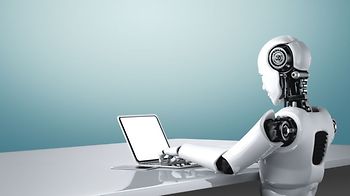 Makler Roboter Digitalisierung Laptop Künstliche Intelligenz